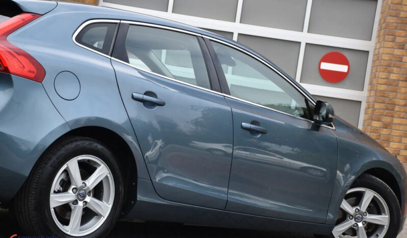Volvo V40 D2 Momentum full