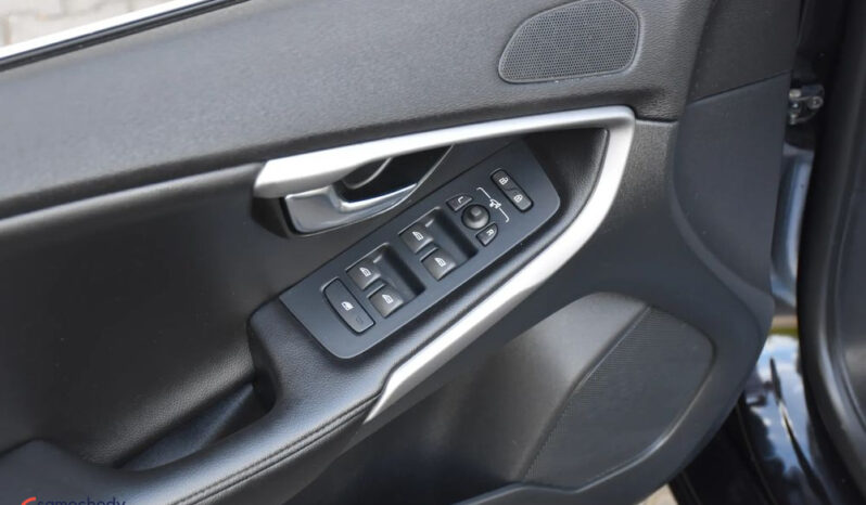 Volvo V40 D2 Drive-E Summum full
