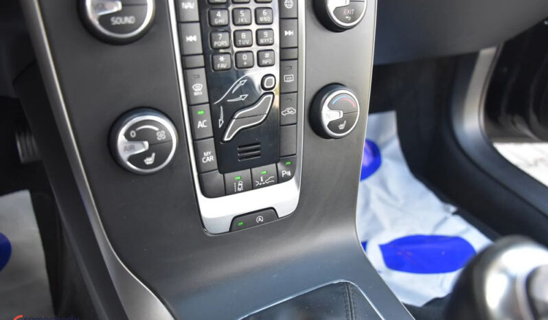 Volvo V40 D2 Drive-E Summum full