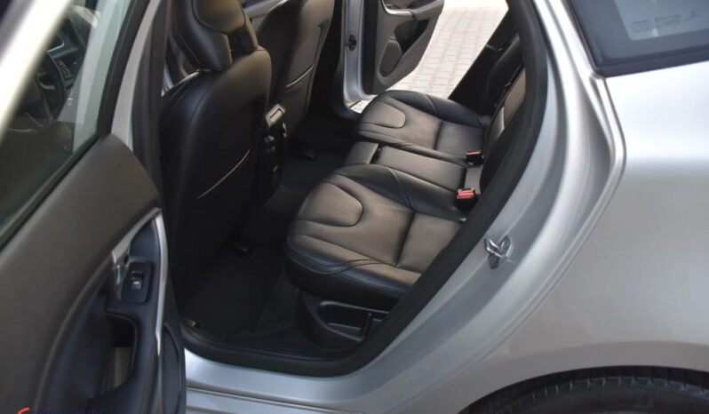 Volvo V40 D2 Momentum full