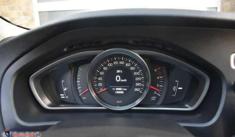 Volvo V40 D2 Momentum full