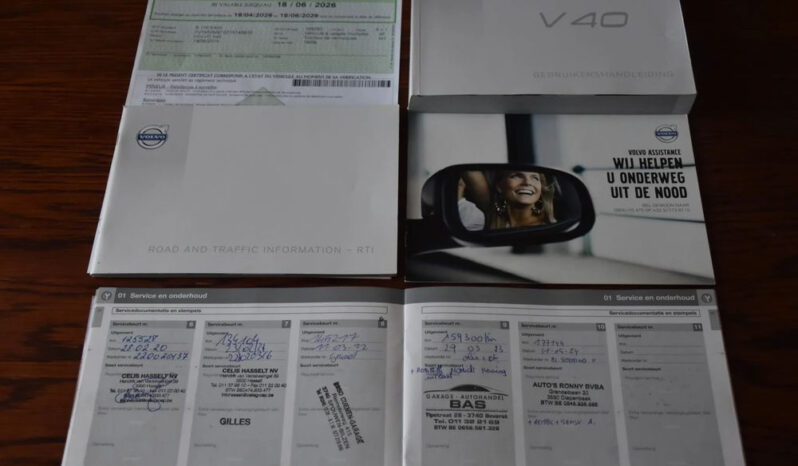 Volvo V40 D2 Momentum full